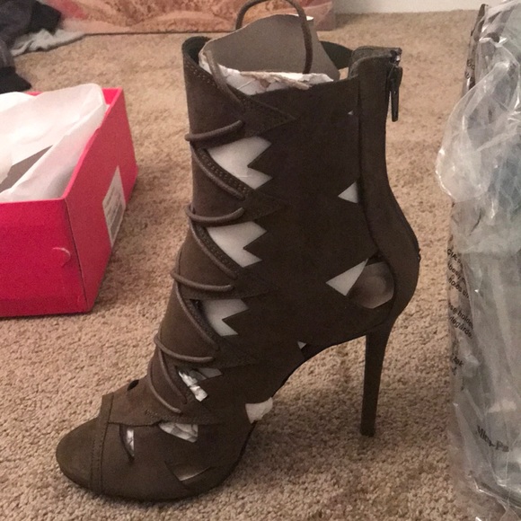 heels - Picture 2 of 2